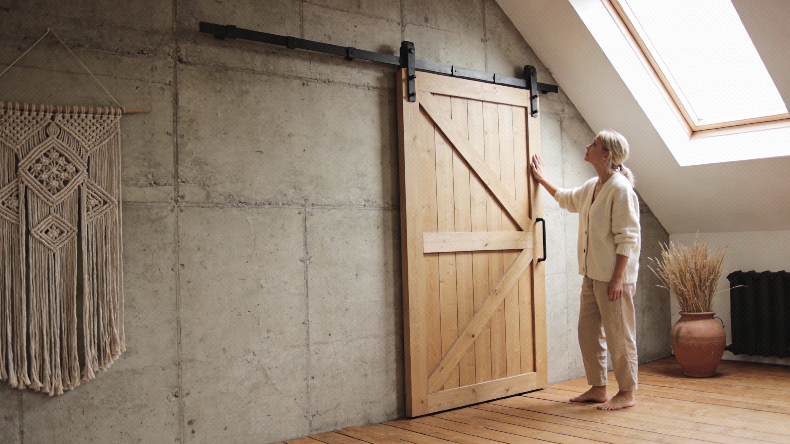 Healing-Style Barn Door Design: How Soft Furnishing Psychology Shapes Your Choices